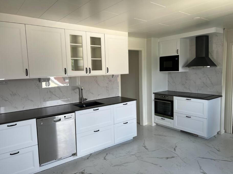 Haerligt Stort Boende I Perfekt Laege บูโรส ภายนอก รูปภาพ